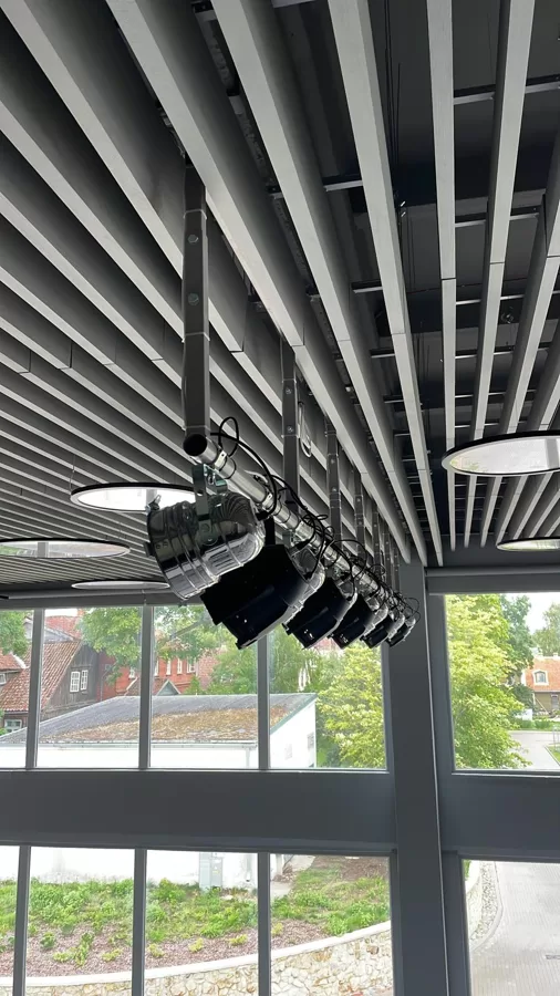 Lampu iekarināmie statīvi